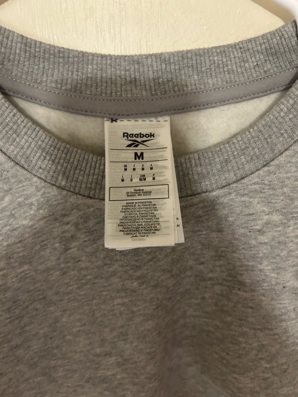 Grey unisex medium Reebok sweat shirt new - Picture 3 of 3